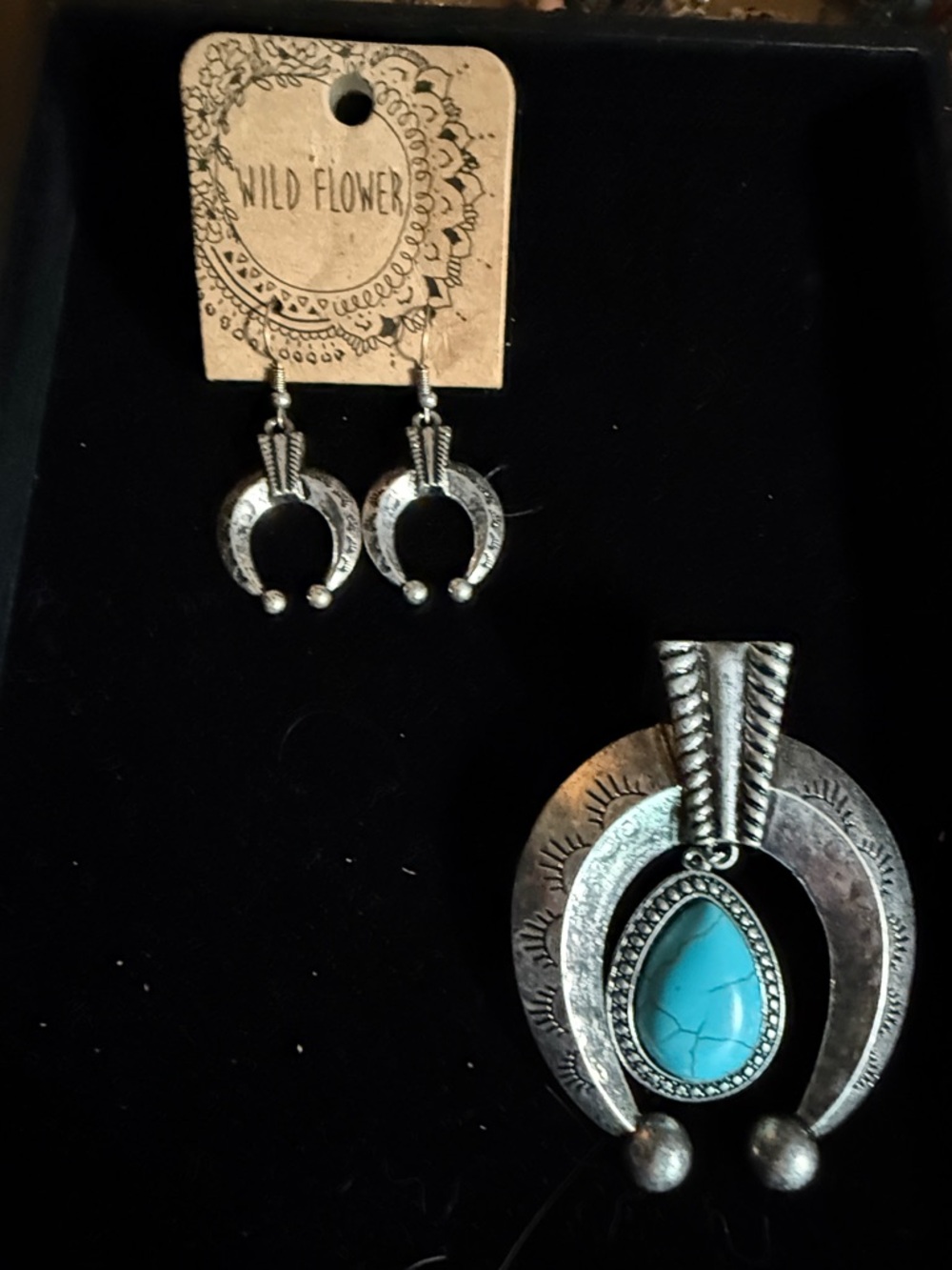 Wildflowers Silver-Tone Turquoise Drop Earrings & Pendant